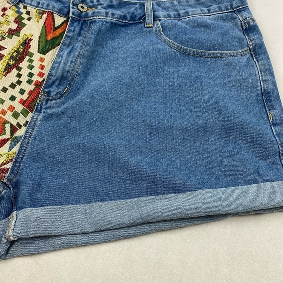 NWOT SHEIN embroidered jean shorts - Picture 4 of 12